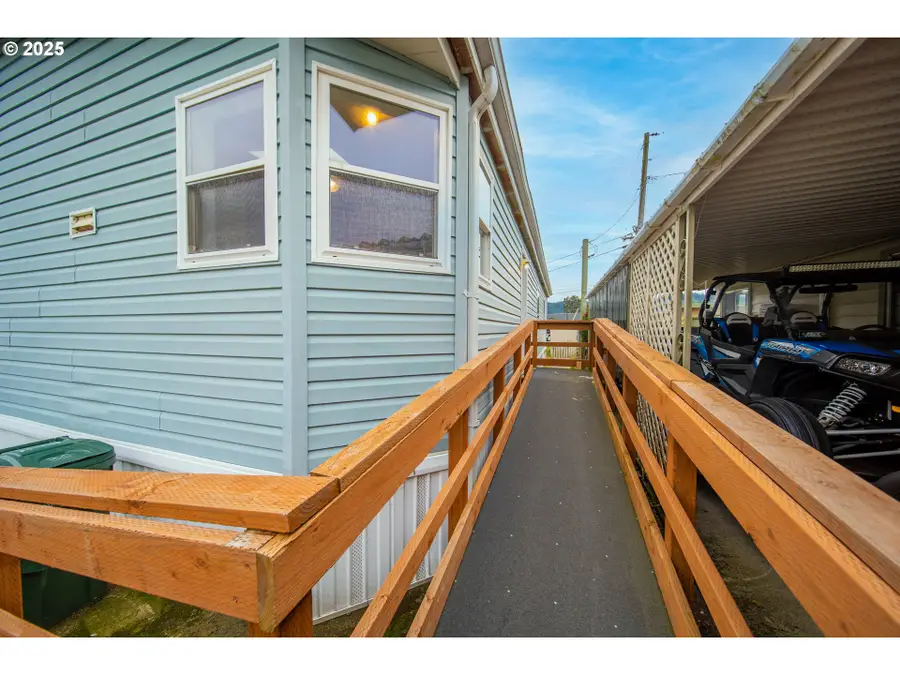 1413 Hawthorne Ave, Reedsport, OR 97467 - Image #3