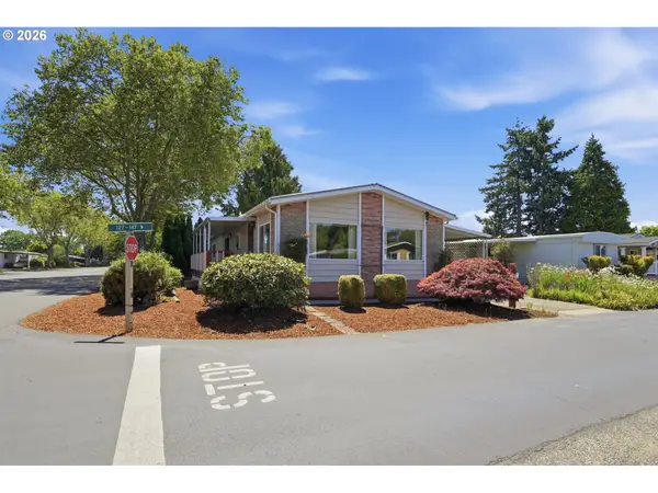 1400 Candlelight Dr #147, Eugene, OR 97402