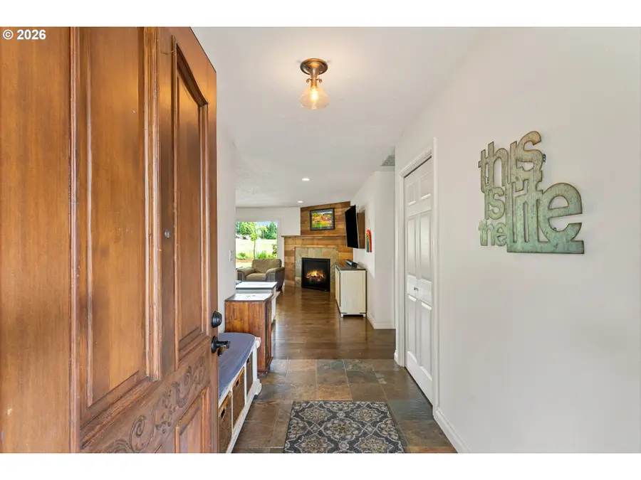 1060 S Park St, Carlton, OR 97111 - #3