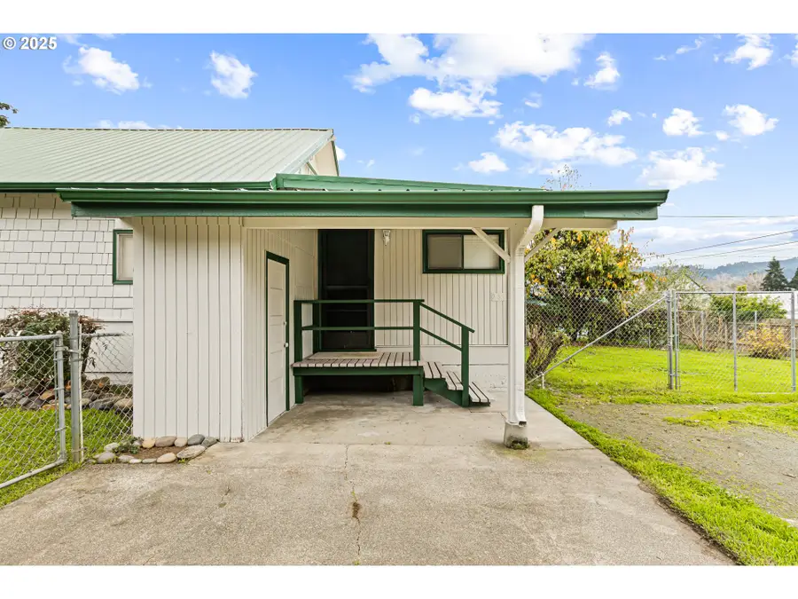 331 NE Laurel Ave, Myrtle Creek, OR 97457 - Image #3