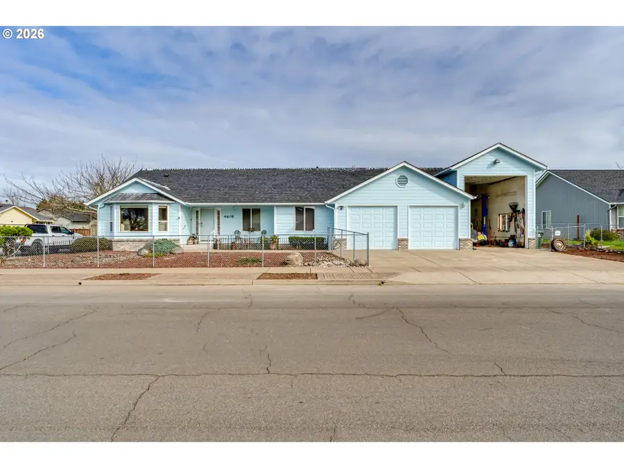 4608 Holly St, Springfield, OR 97478 - #3