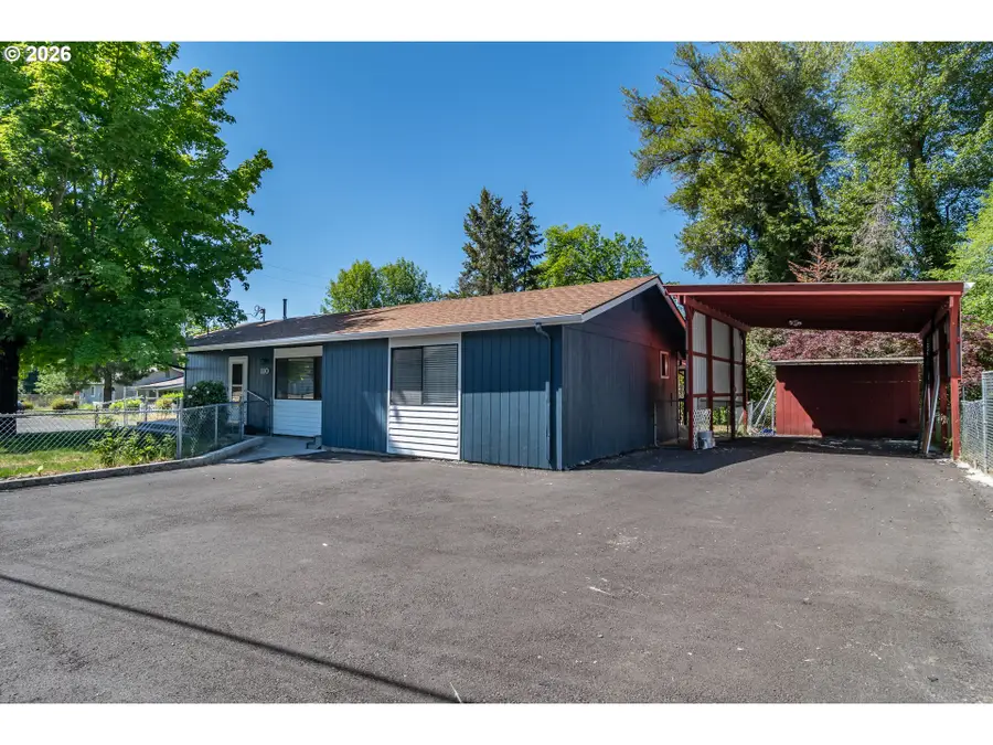 110 NE Kirby Ave, Roseburg, OR 97470 - #2