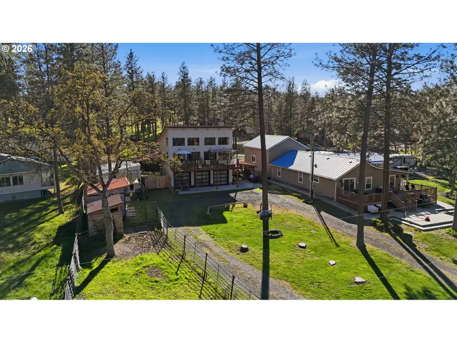 206 S Lakewood Rd, Pine Hollow, OR 97063 - #3