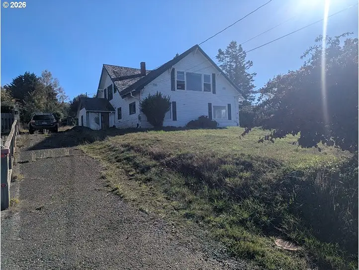29681 Walker St, Gold Beach, OR 97444 - #2