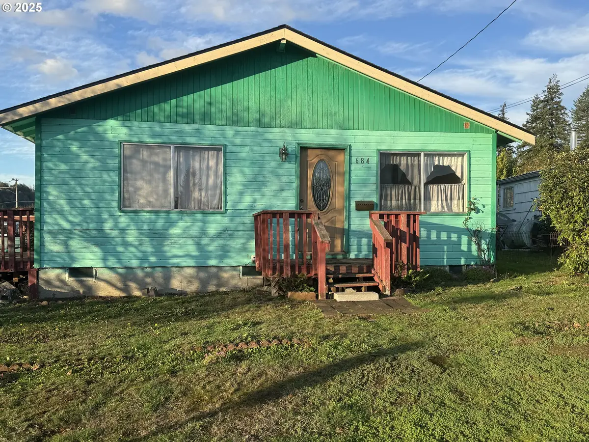 684 E 10th St, Coquille, OR 97423 - Image #1