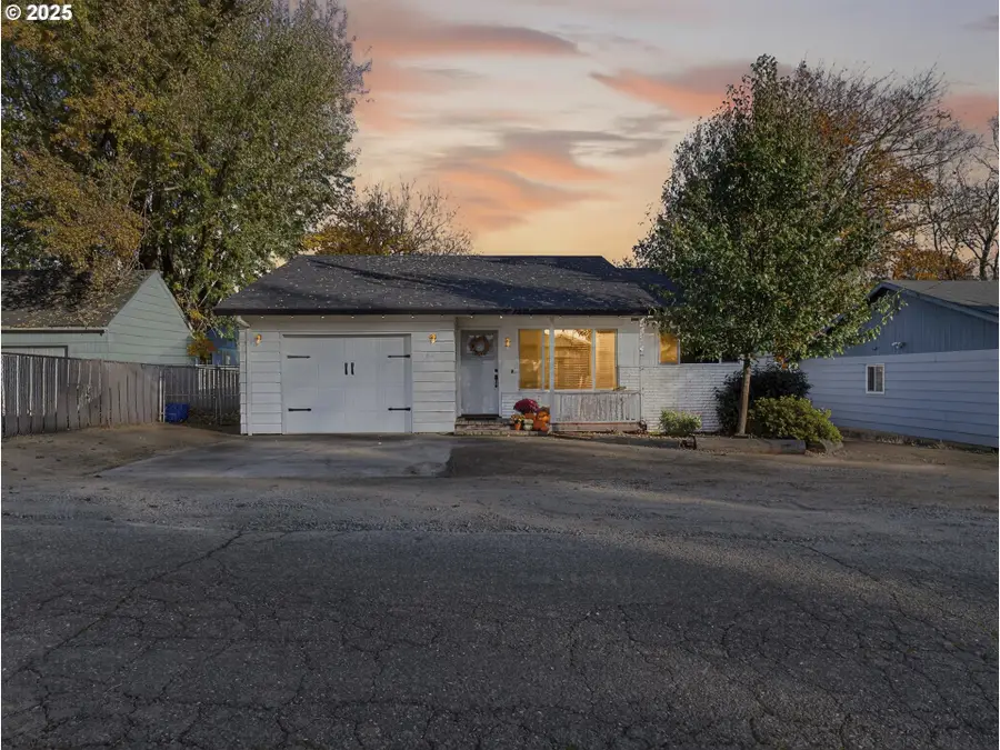 945 Laurel Ln, Oregon City, OR 97045 - Image #2