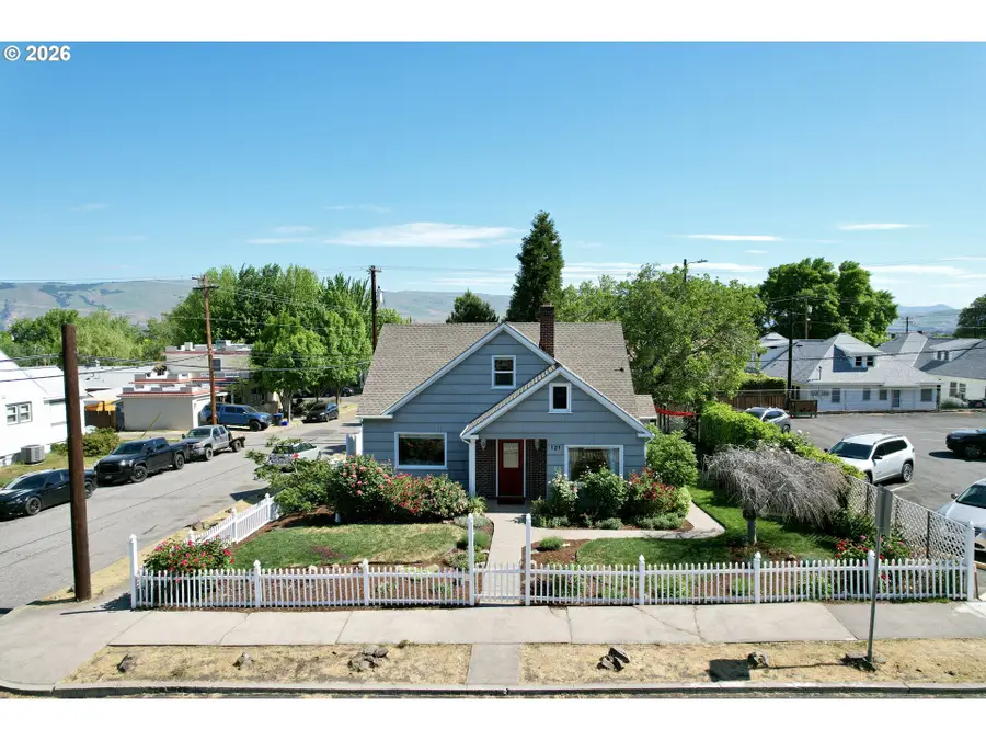 121 W 10th St, The Dalles, OR 97058 - #2