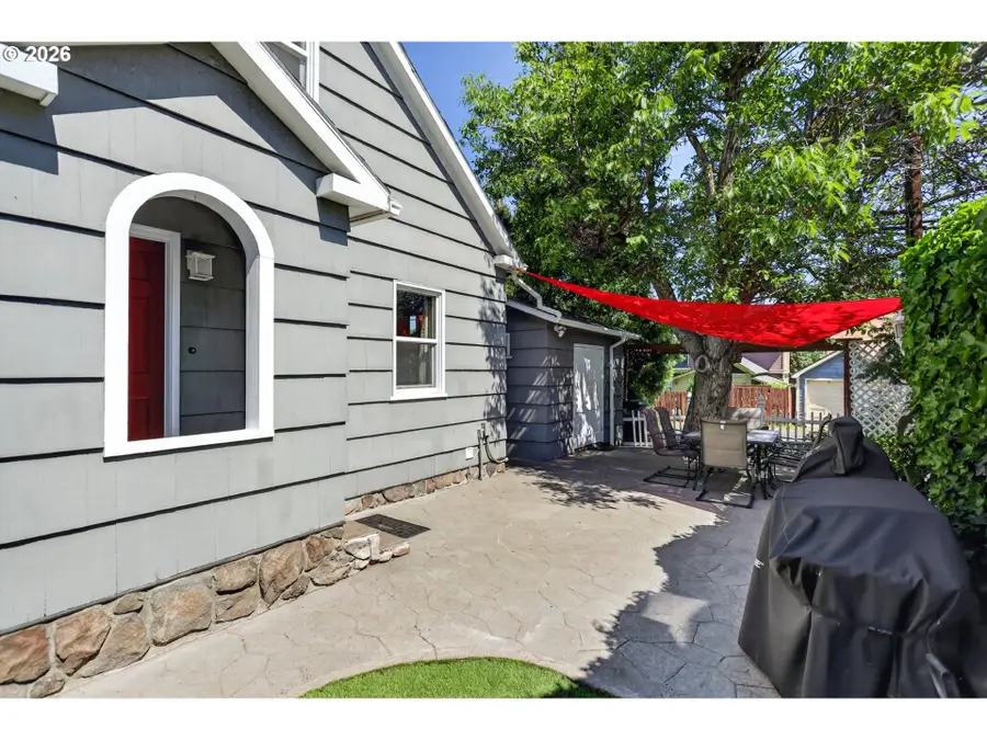 121 W 10th St, The Dalles, OR 97058 - #3