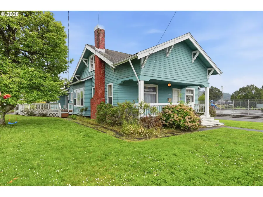 906 C St, Myrtle Point, OR 97458 - #3