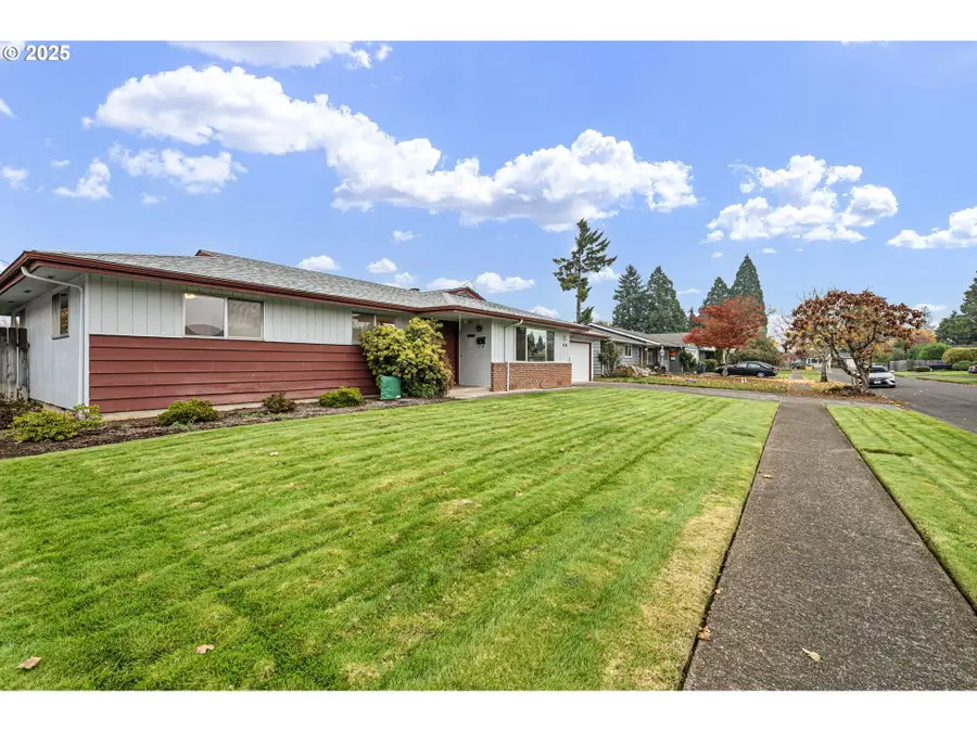 236 Greenvale Dr, Springfield, OR 97477 - Image #3