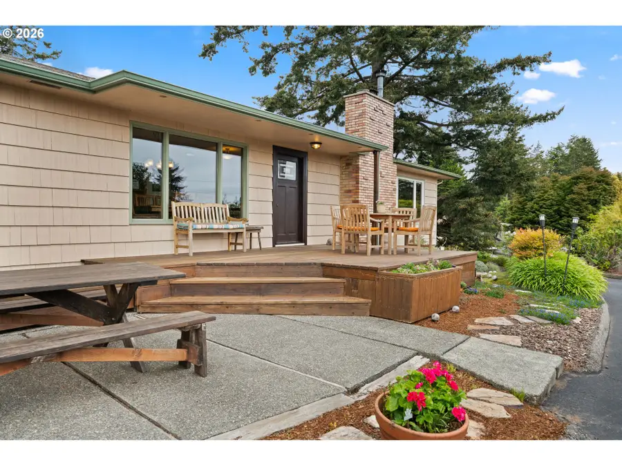 905 Barbra Ln, Brookings, OR 97415 - #3