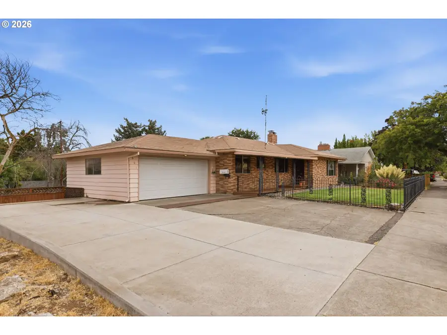 601 E 12th St, The Dalles, OR 97058 - #2