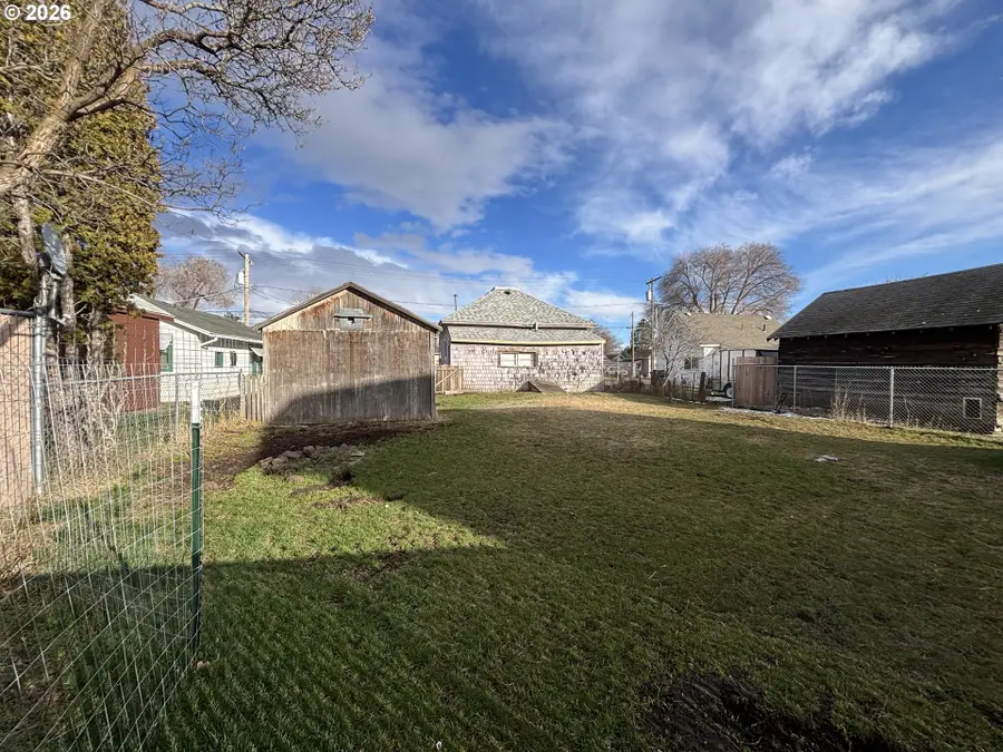 1408 N Cherry St, La Grande, OR 97850 - #3