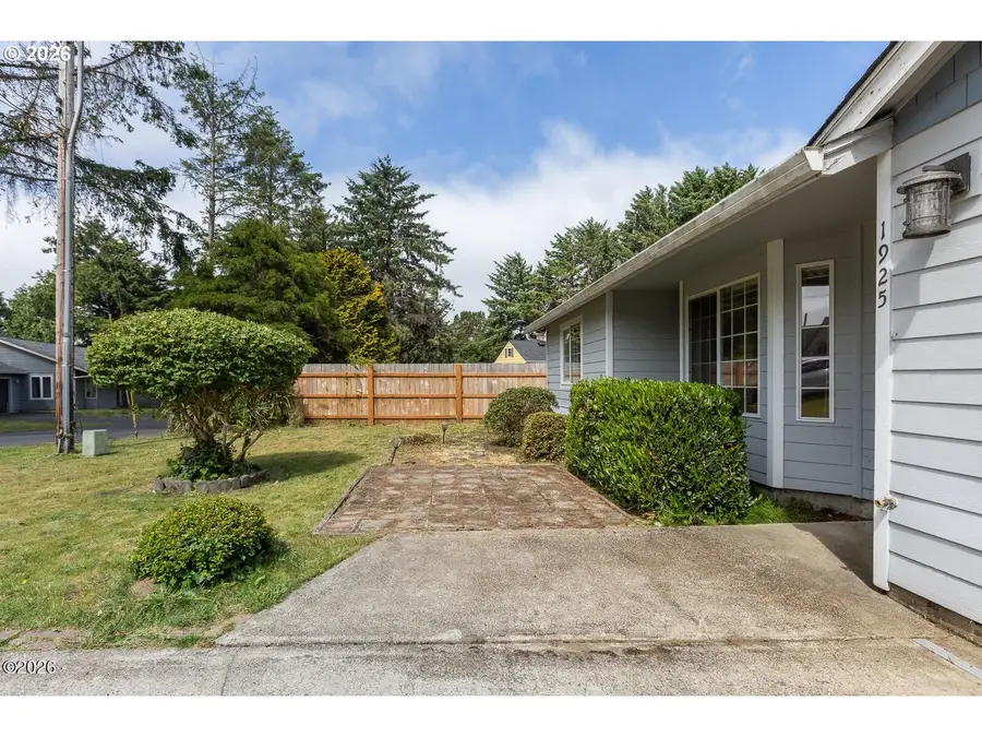 1925 NW 38th St, Lincoln City, OR 97367 - #2
