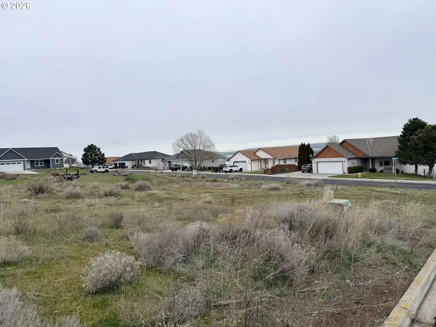 40 Mcfarland Ave, Umatilla, OR 97882 - #3