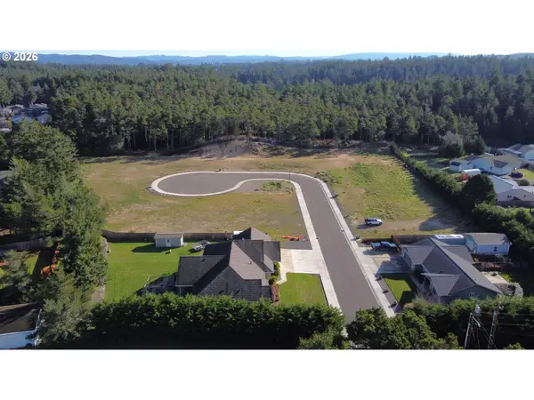 1020 Park Pl, CoosBay, OR 97420