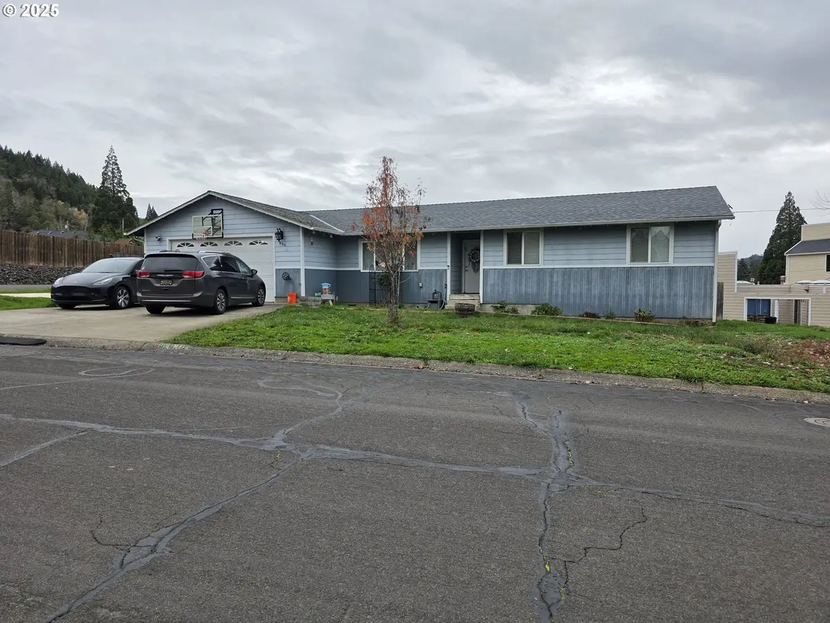 830 W Kenwood St, Roseburg, OR 97471 - Image #1