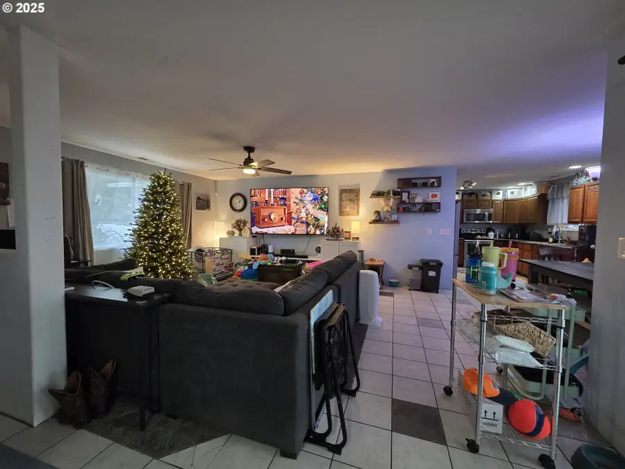 830 W Kenwood St, Roseburg, OR 97471 - Image #2