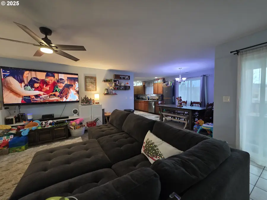 830 W Kenwood St, Roseburg, OR 97471 - Image #3