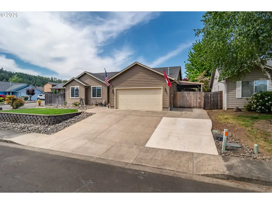 317 Greystone St, Sutherlin, OR 97479 - #2