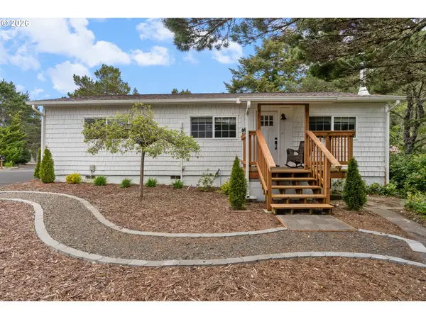 125 11th St, Florence, OR 97439