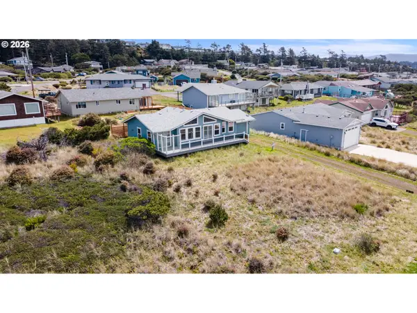 2413 NW Oceania Dr, Waldport, OR 97394