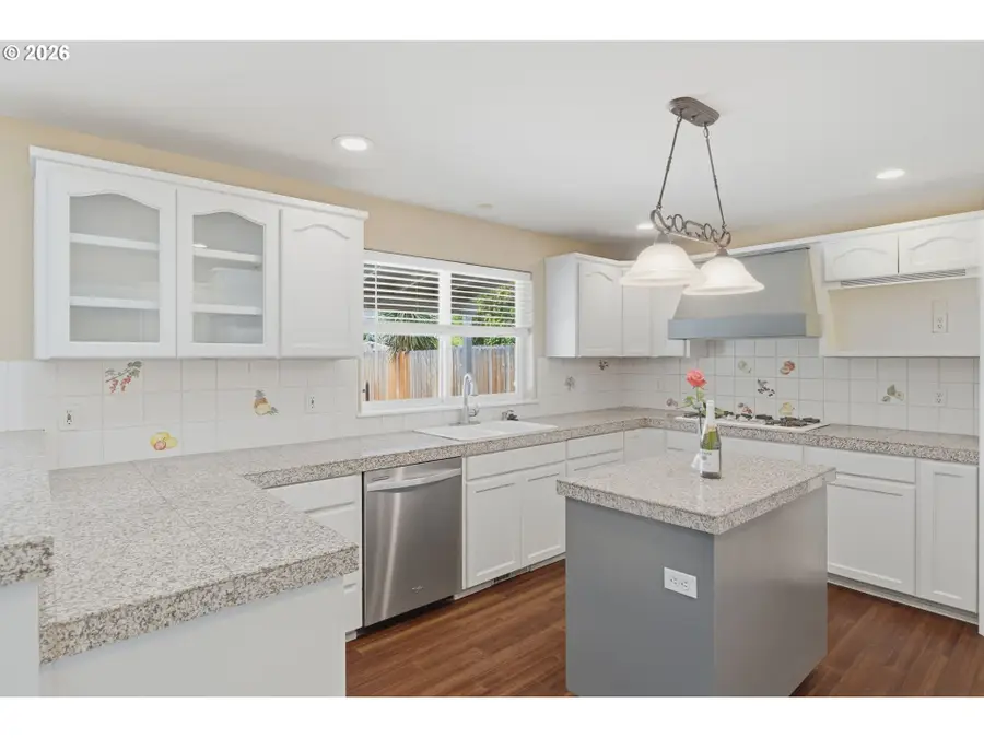 196 Nadine Ln, Central Point, OR 97502 - #2