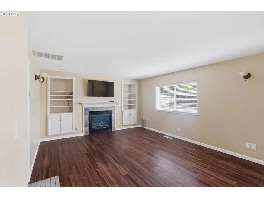 196 Nadine Ln, Central Point, OR 97502 - #3