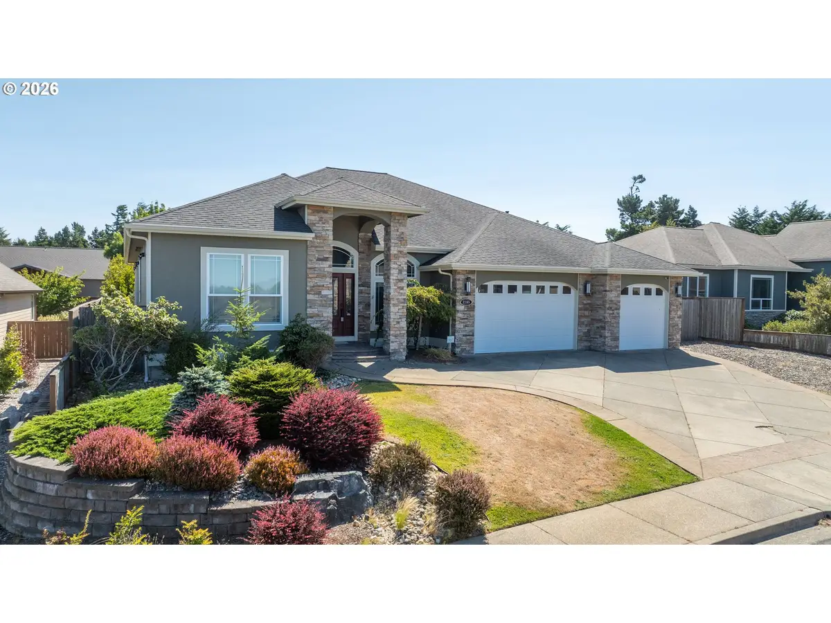 2165 Garfield St, North Bend, OR 97459 - #1