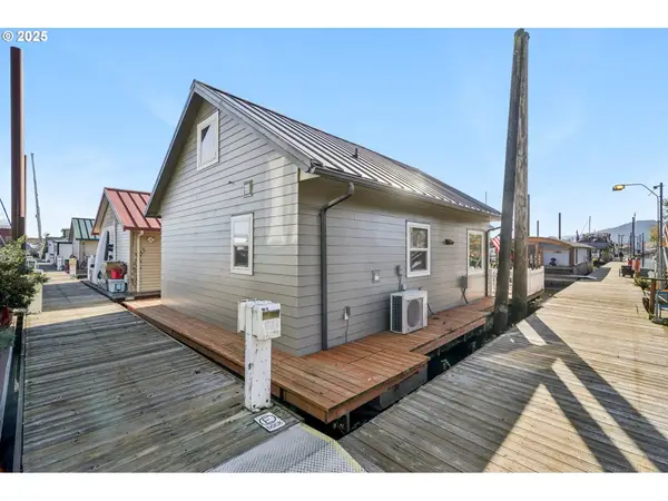 34326 Johnson Landing Rd #E-1, Scappoose, OR 97056