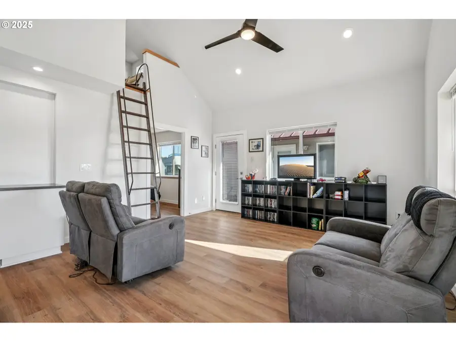 34326 Johnson Landing Rd #E-1, Scappoose, OR 97056 - Image #3