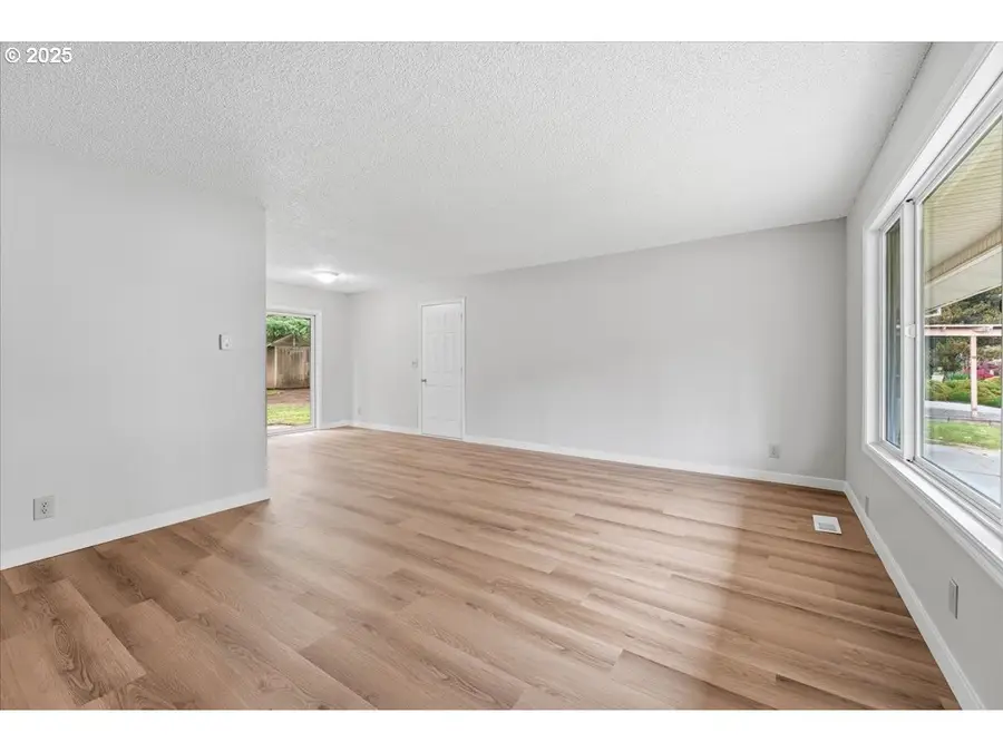 741 SE 36th Ave, Hillsboro, OR 97123 - Image #2