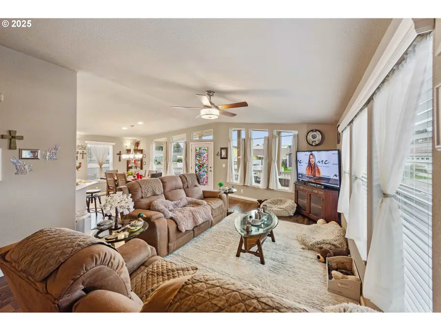 1060 Cedar Loop, Lakeside, OR 97449 - Image #3