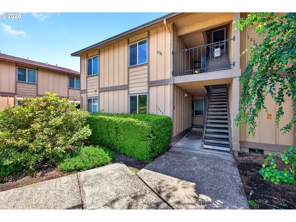 1246 NE 27th St #24, McMinnville, OR 97128