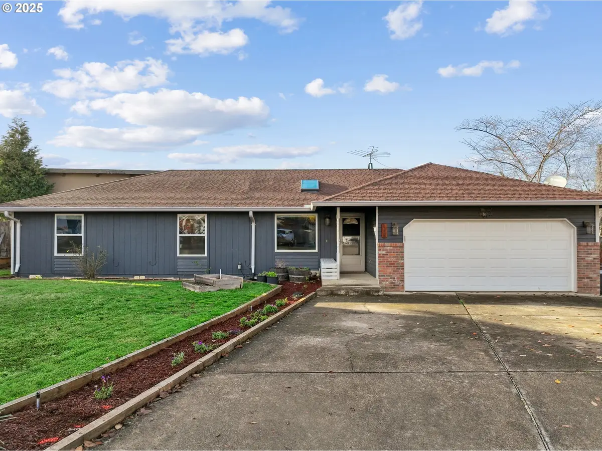 1005 NW Cazadero Ct, Estacada, OR 97023 - Image #1