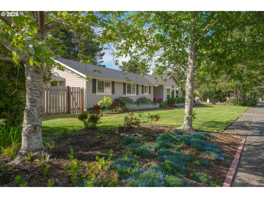 4065 Munsel Creek Dr, Florence, OR 97439 - #2