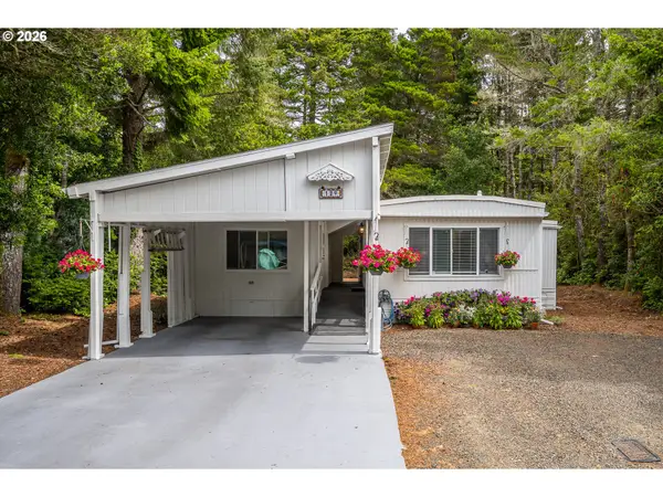 1600 Rhododendron Dr #129, Florence, OR 97439