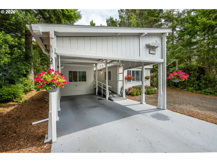 1600 Rhododendron Dr #129, Florence, OR 97439 - #3