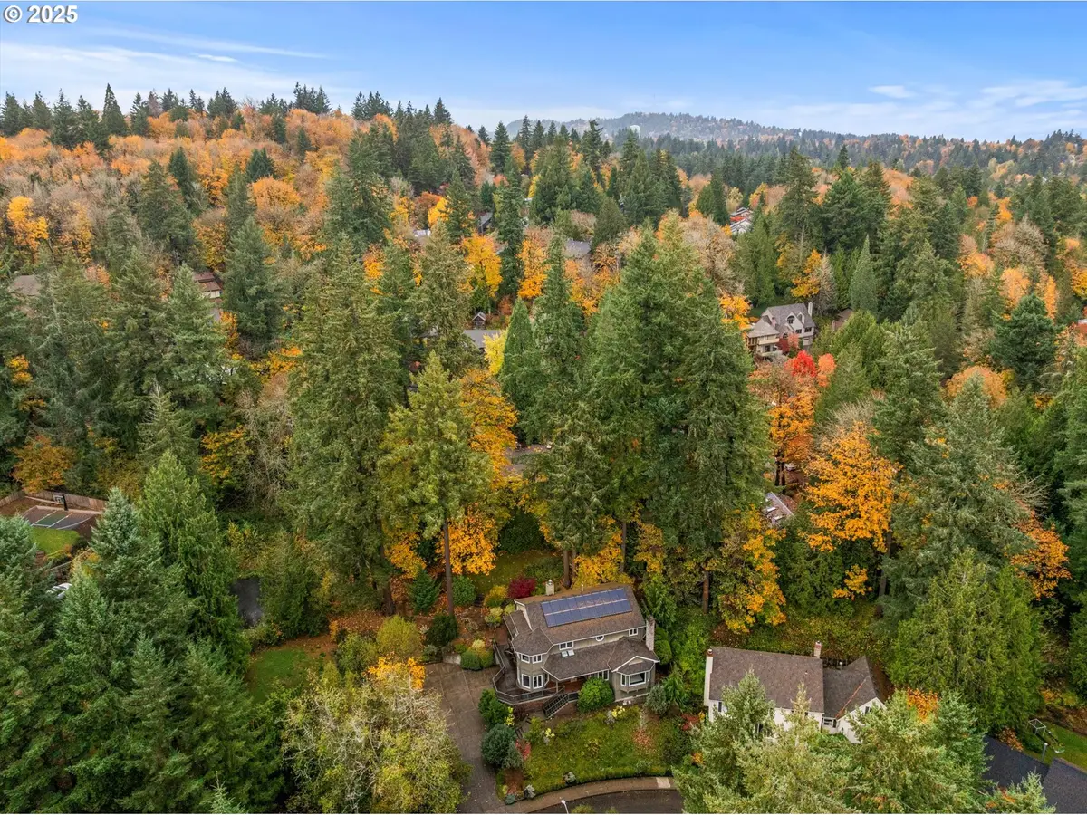 10850 SW Creightonwood Pl, Portland, OR 97219 - Image #1