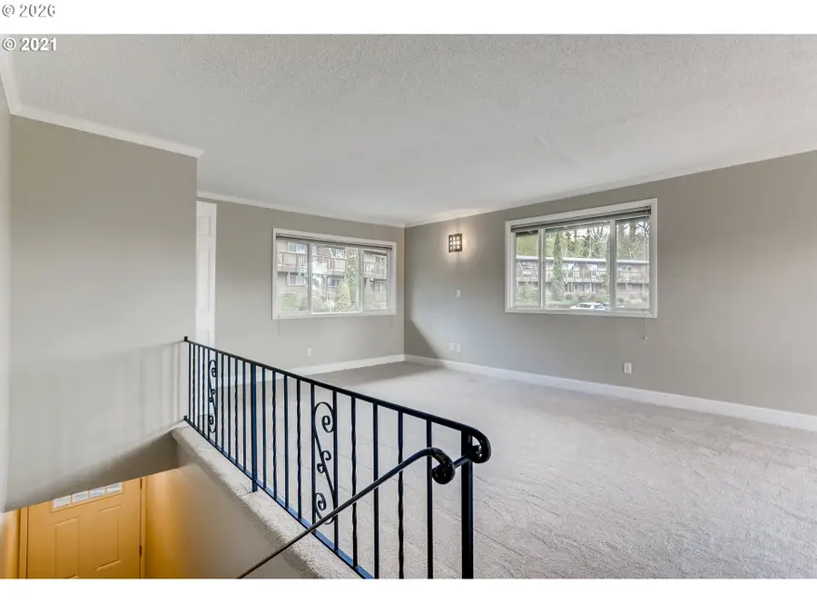 1035 SW Bertha Blvd #2, Portland, OR 97219 - #2