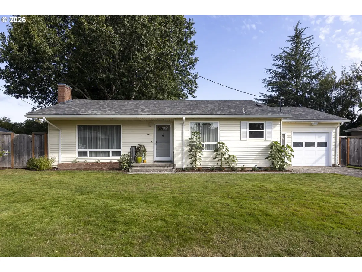 627 NW 16th St, McMinnville, OR 97128 - #1
