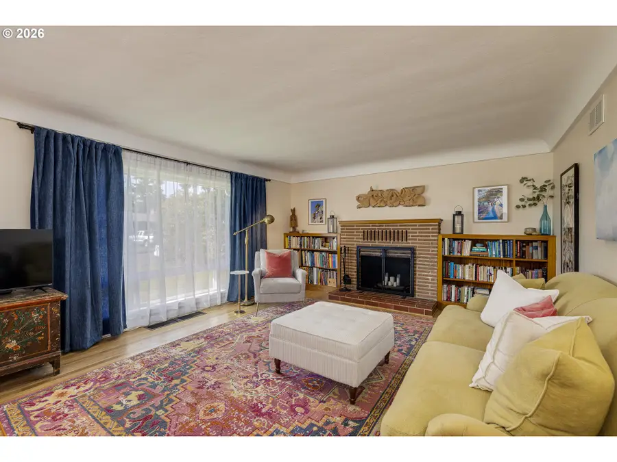 627 NW 16th St, McMinnville, OR 97128 - #3