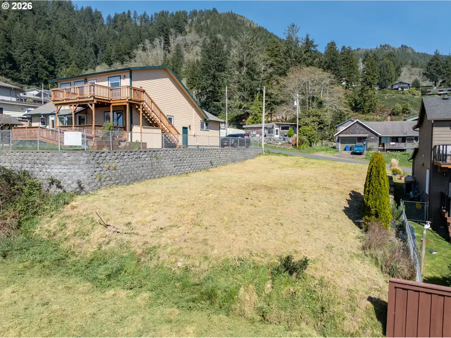 607 Evergreen Ave, Garibaldi, OR 97118 - #3