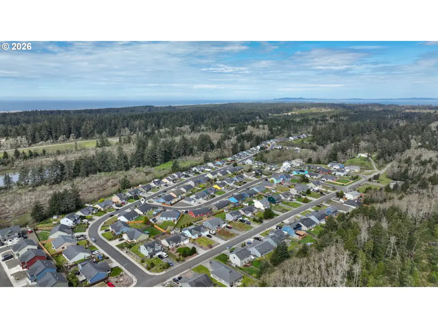 348 SW Kalmia Ave, Warrenton, OR 97146 - #2