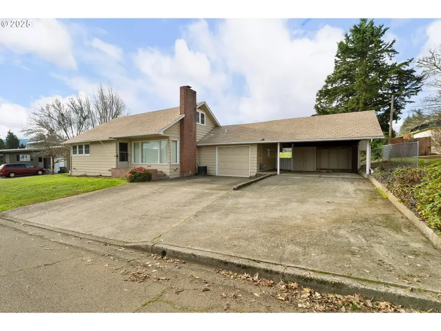 1740 NW Lynwood St, Roseburg, OR 97471 - Image #3