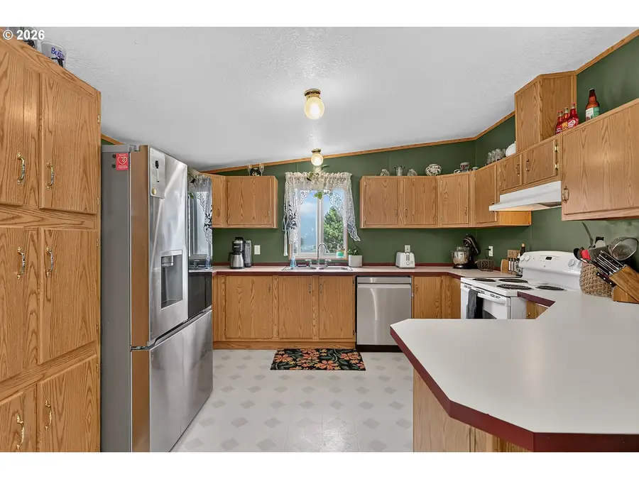 314 S Wayne Rd, Pine Hollow, OR 97063 - #3