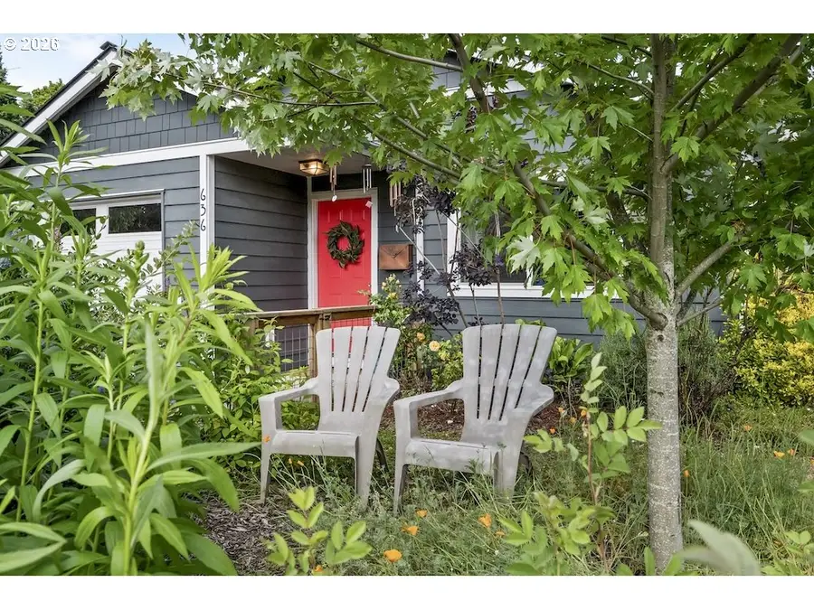 636 SE 84th Ave, Portland, OR 97216 - #2