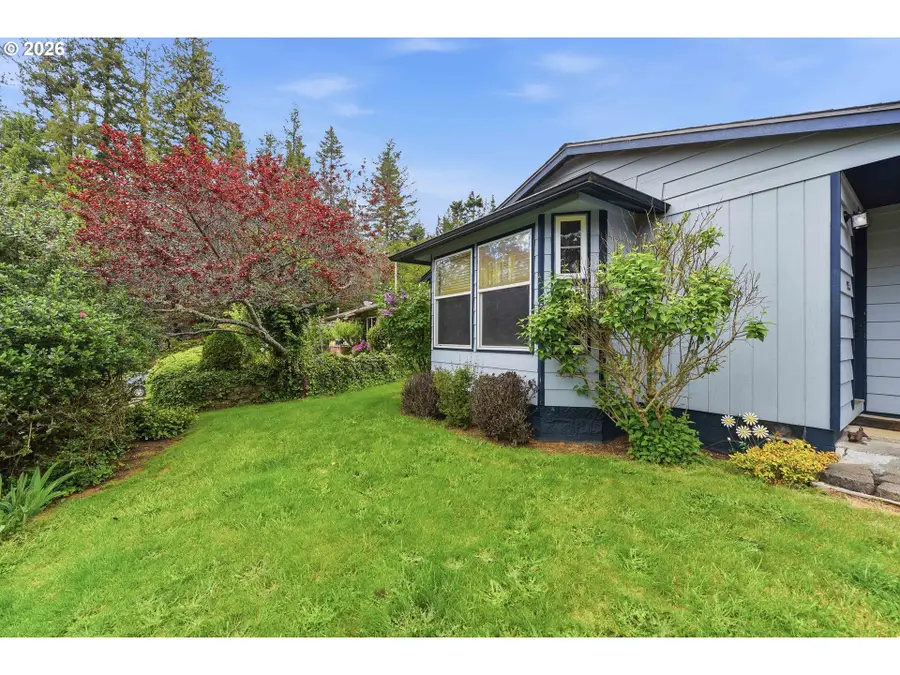 192 N Woodridge Rd, Coquille, OR 97423 - #3