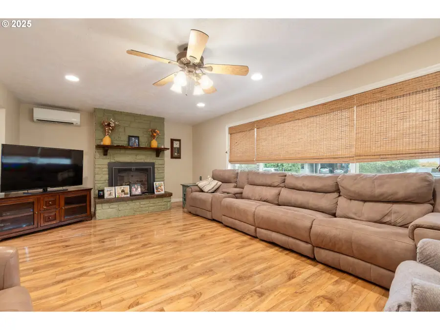 2746 Harlow Rd, Eugene, OR 97401 - #3