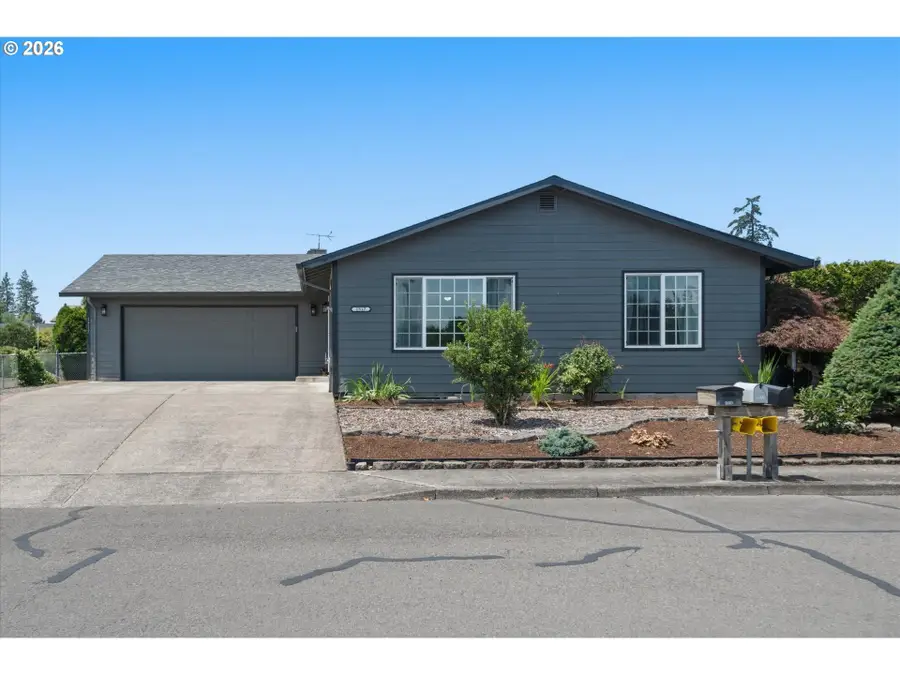 1517 N Locust St, Canby, OR 97013 - #3